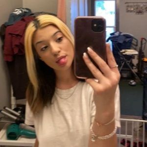 Meet your Posher, Alivia